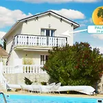 Apartment Colombier *
