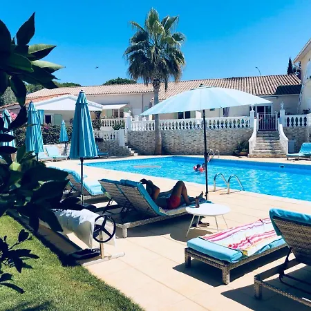Colombier Apartment *